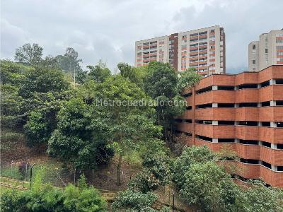 Apartamento de 2 alcobas en venta en Envigado, Envigado, 61 m² · foto 13 de 20