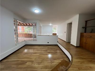 Casa de 4 alcobas en venta en Vizcaya, Medellín, 234 m² · foto 2 de 20