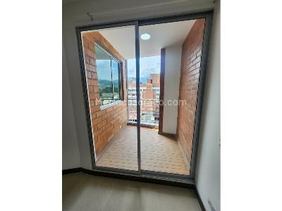 Apartaestudio en arriendo en Laureles, Medellín · foto 9 de 12