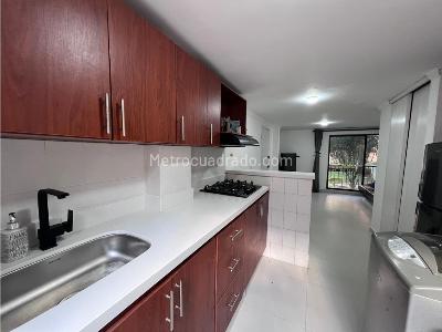 Apartamento de 2 alcobas en venta en Laureles, Medellín, 47 m² · foto 2 de 12