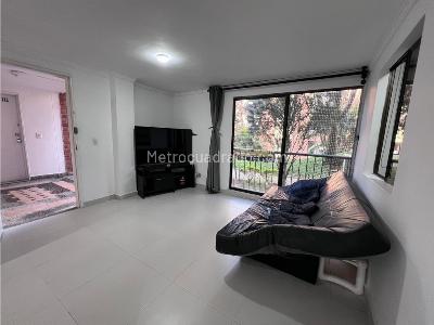 Apartamento de 2 alcobas en venta en Laureles, Medellín, 47 m² · foto 3 de 12