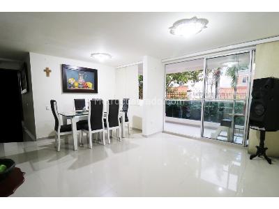 Apartamento de 3 alcobas en venta en Versalles, Floridablanca, 99 m² · foto 2 de 10