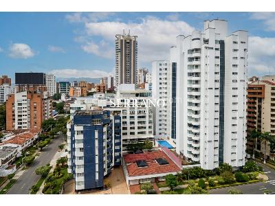 Apartamento de 3 alcobas en venta en Cabecera Del Llano, Bucaramanga, 216 m² · foto 11 de 13