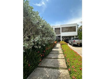 Casa de 3 alcobas en venta en Norte Cartagena, Cartagena, 418 m² · foto 3 de 19