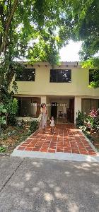 Casa de 5 alcobas en venta en Bosques Del Limonar, Cali, 235 m² · foto 1 de 20