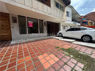 Casa de 5 alcobas en venta en Calasanz, Medellín, 360 m² · foto 2 de 20