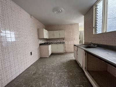 Casa de 5 alcobas en venta en Calasanz, Medellín, 360 m² · foto 6 de 20