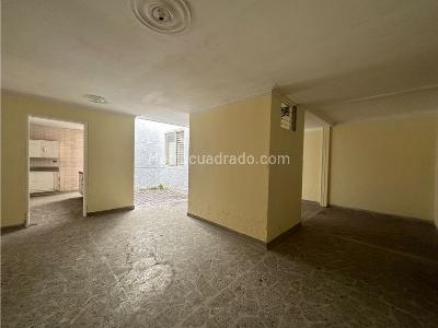 Casa de 5 alcobas en venta en Calasanz, Medellín, 360 m² · foto 9 de 20