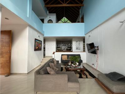 Casa de 4 alcobas en venta en Loma Del Escobero, Envigado, 360 m² · foto 4 de 20