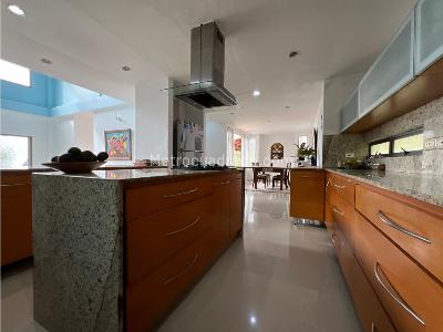 Casa de 4 alcobas en venta en Loma Del Escobero, Envigado, 360 m² · foto 6 de 20