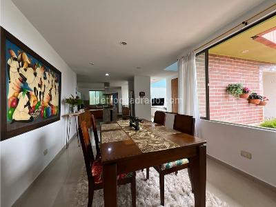 Casa de 4 alcobas en venta en Loma Del Escobero, Envigado, 360 m² · foto 9 de 20