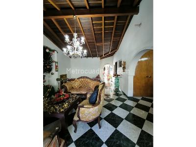 Casa de 5 alcobas en venta en Boston, Medellín, 238 m² · foto 10 de 20