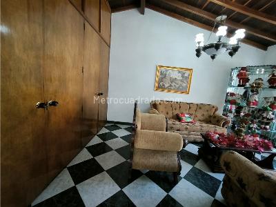 Casa de 5 alcobas en venta en Boston, Medellín, 238 m² · foto 11 de 20