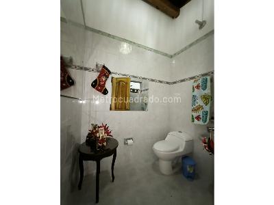 Casa de 5 alcobas en venta en Boston, Medellín, 238 m² · foto 13 de 20