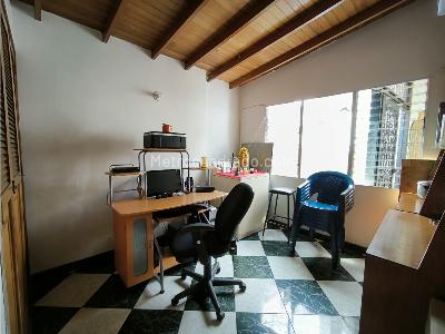 Casa de 5 alcobas en venta en Boston, Medellín, 238 m² · foto 18 de 20