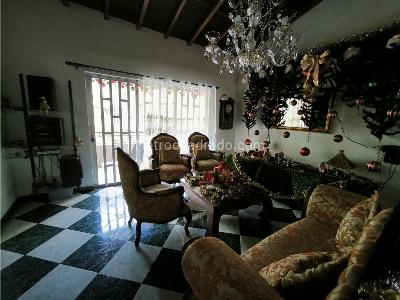 Casa de 5 alcobas en venta en Boston, Medellín, 238 m² · foto 9 de 20