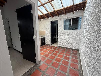 Casa de 4 alcobas en arriendo en El Velodromo, Medellín, 117 m² · foto 8 de 16