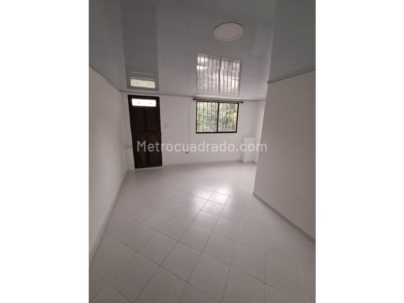 3BR House on 2nd Floor with Balcony in Villa Hermosa - 2