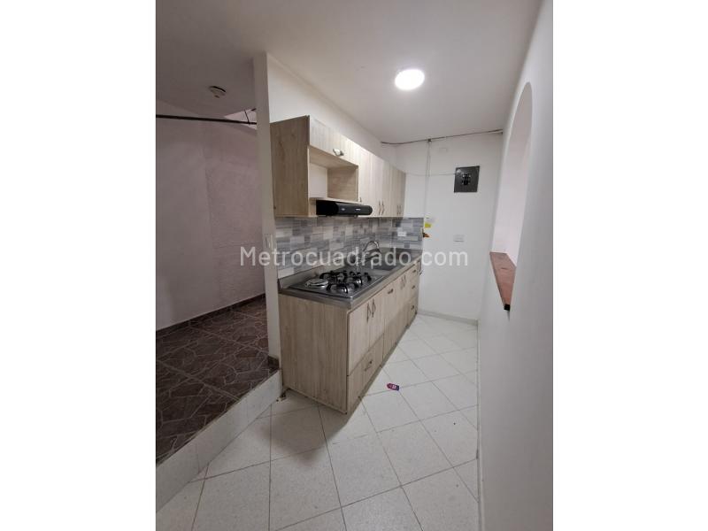 3BR House on 2nd Floor with Balcony in Villa Hermosa - 7