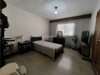 Apartamento de 4 alcobas en venta en Estadio, Medellín, 194 m² · foto 13 de 20