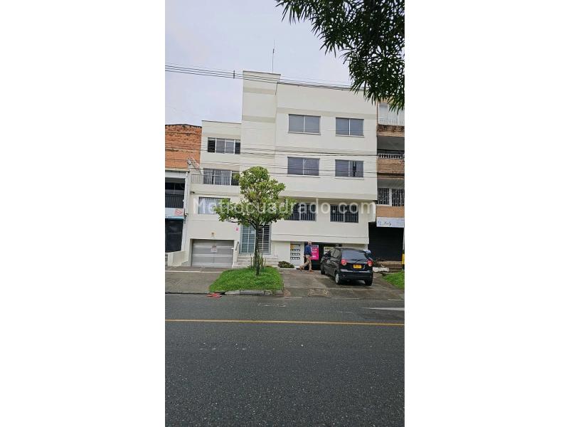 Apartamento Amplio de 2 Alcobas en Rosales