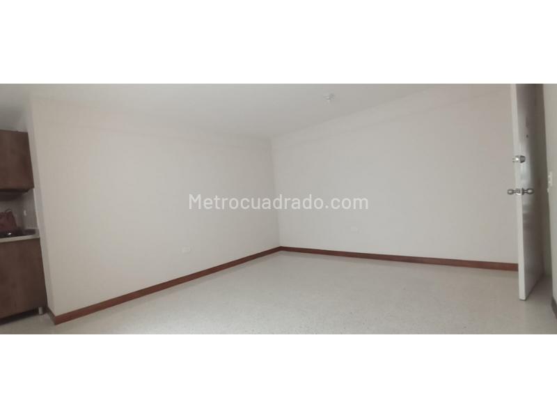 Apartamento Amplio de 2 Alcobas en Rosales - 2