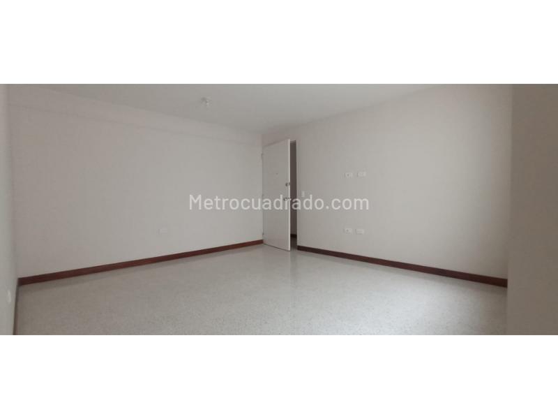 Apartamento Amplio de 2 Alcobas en Rosales - 3