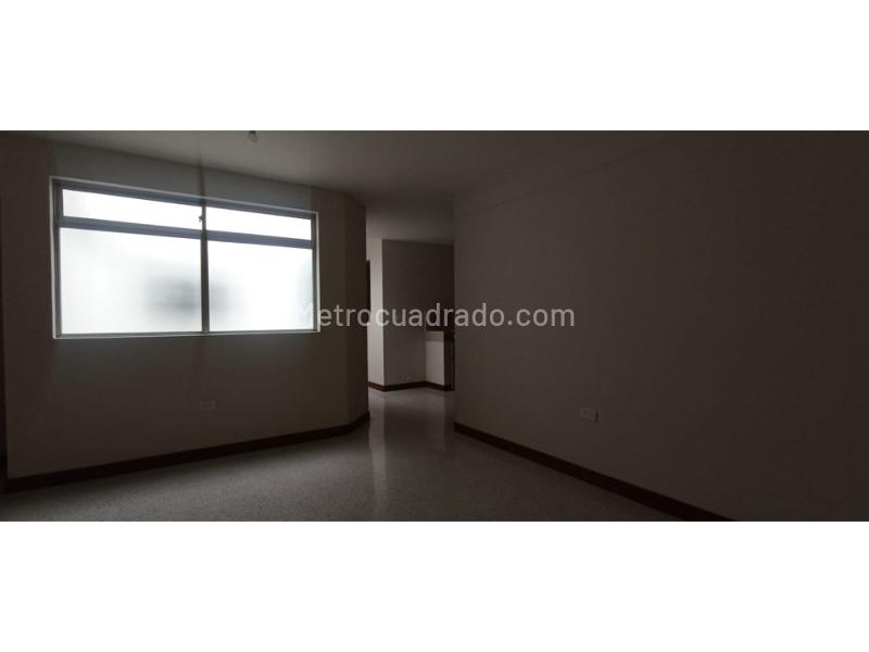 Apartamento Amplio de 2 Alcobas en Rosales - 4