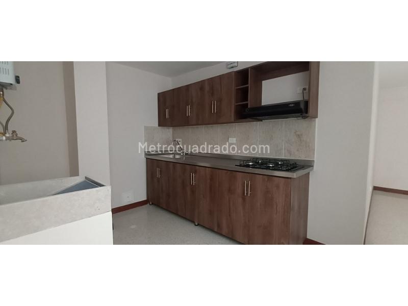 Apartamento Amplio de 2 Alcobas en Rosales - 5