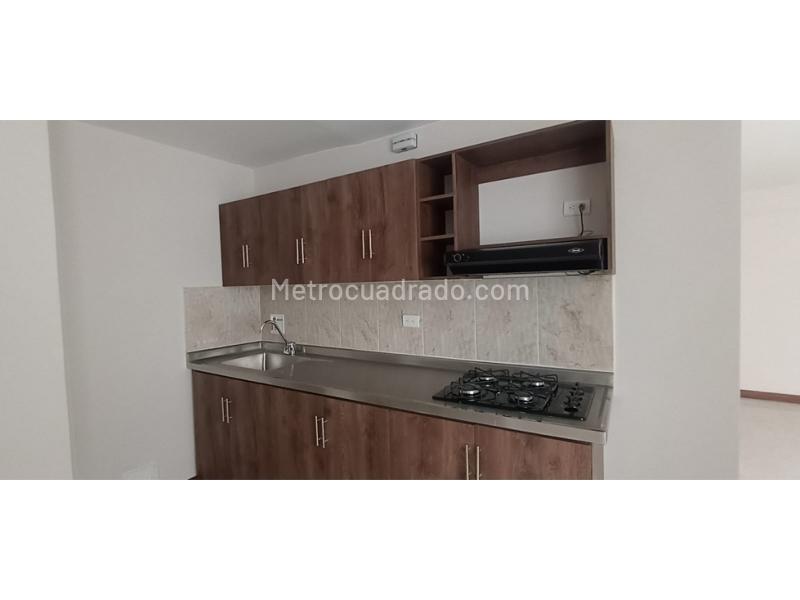 Apartamento Amplio de 2 Alcobas en Rosales - 6
