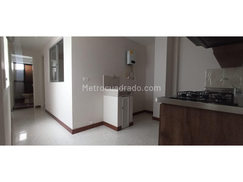 Apartamento Amplio de 2 Alcobas en Rosales - 7