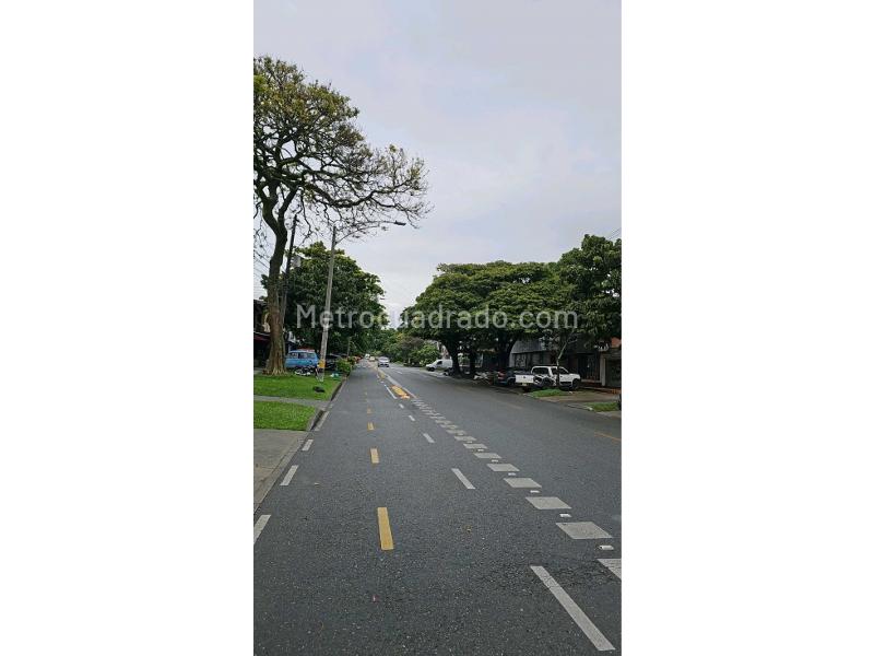 Apartamento Amplio de 2 Alcobas en Rosales - 9