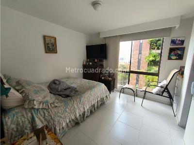 Apartamento de 2 alcobas en venta en El Poblado, Medellín, 64 m² · foto 13 de 15