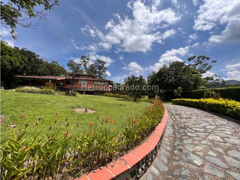 5BR Finca in Vereda El Limonar (439 m²) - 5