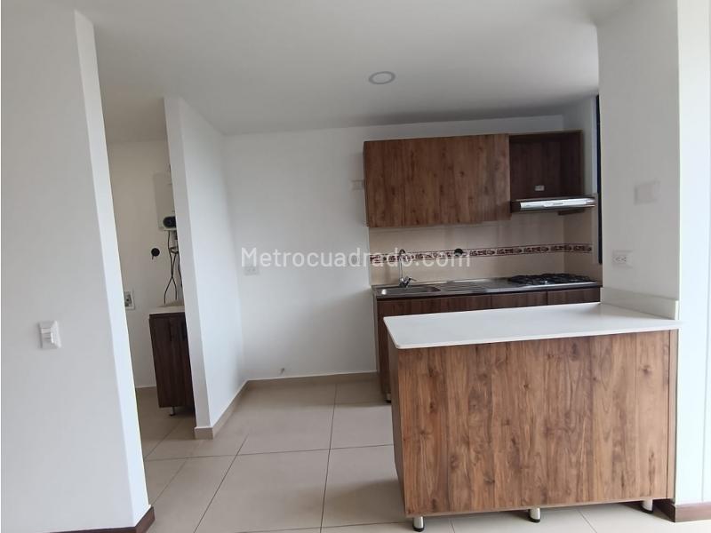 2BR Apartment with Balcony, Study Area & Parking in San Antonio de Pereira - 2