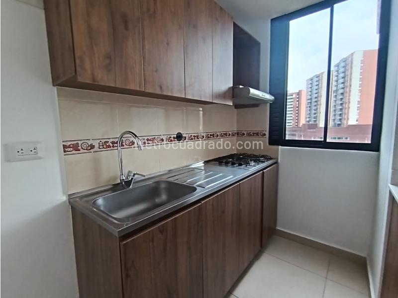 2BR Apartment with Balcony, Study Area & Parking in San Antonio de Pereira - 3