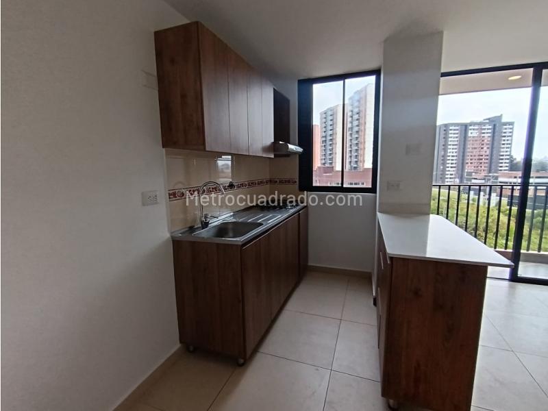2BR Apartment with Balcony, Study Area & Parking in San Antonio de Pereira - 4