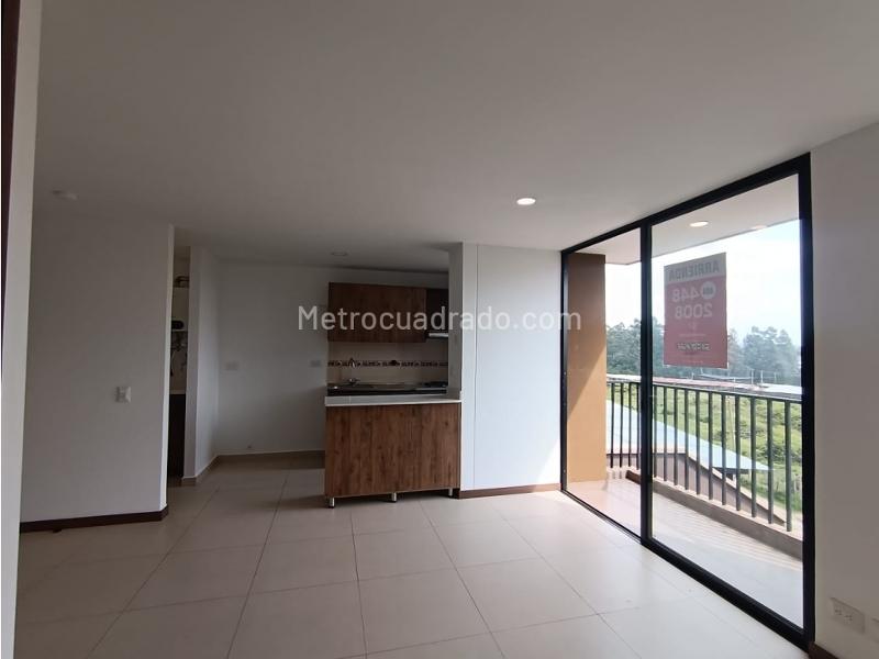 2BR Apartment with Balcony, Study Area & Parking in San Antonio de Pereira - 9