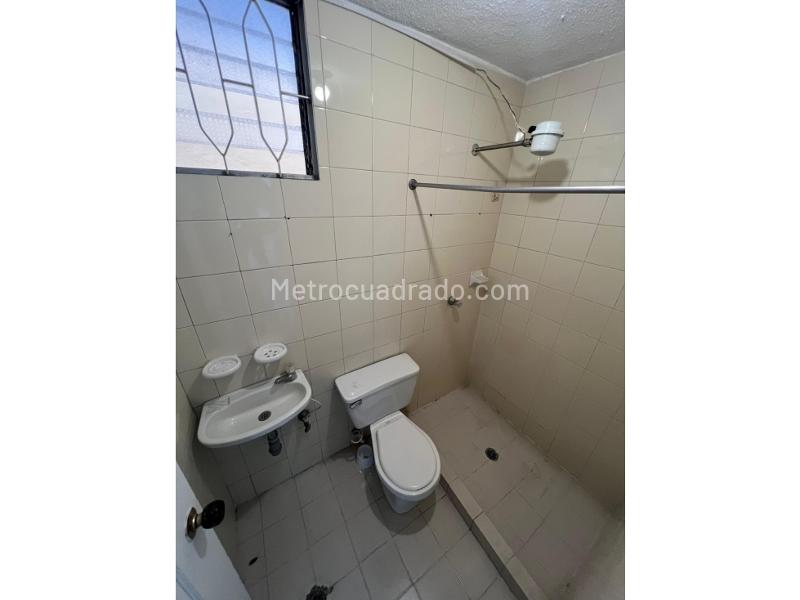 Spacious 4BR House with Balcony in Belen Alameda - 5