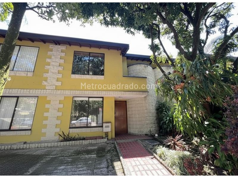 Spacious 4BR Family House in Belen