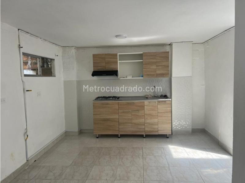 Spacious 3BR Duplex House in Robledo - 4
