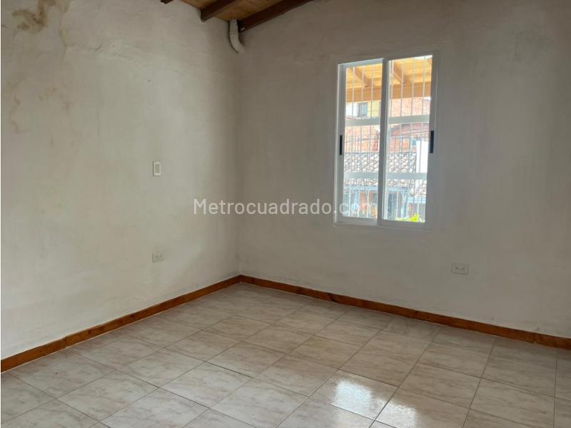 Spacious 3BR Duplex House in Robledo - 7