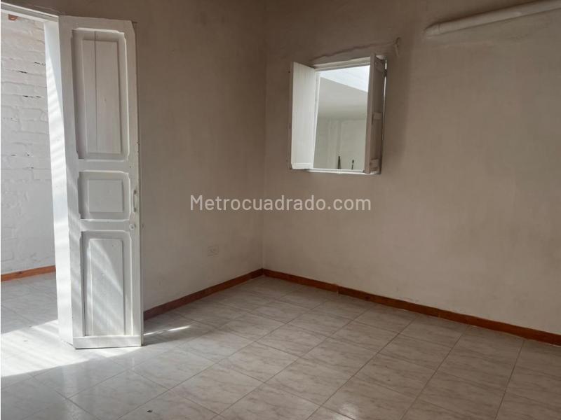 Spacious 3BR Duplex House in Robledo - 8