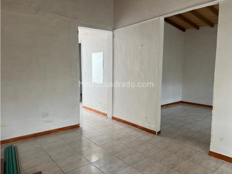 Spacious 3BR Duplex House in Robledo - 9