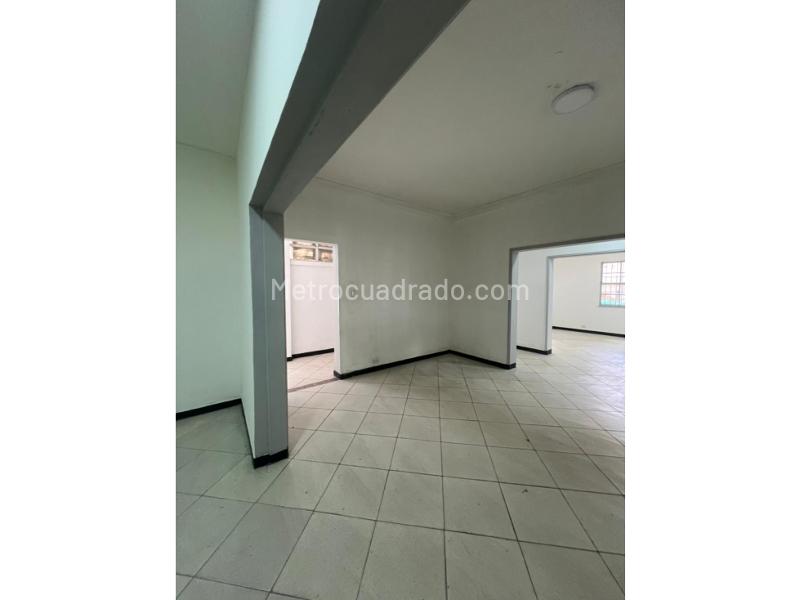 Casa amplia de 4 Alcobas en arriendo en Villa Hermosa - 4