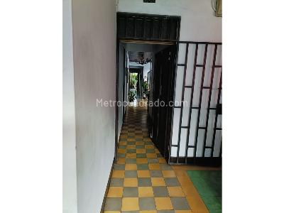 Casa de 5 alcobas en venta en Los Naranjos, Itagüí, 377 m² · foto 2 de 20