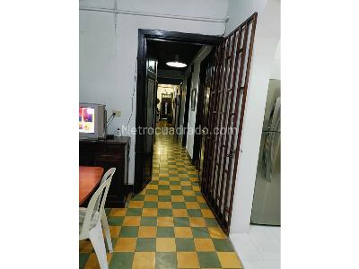 Casa de 5 alcobas en venta en Los Naranjos, Itagüí, 377 m² · foto 5 de 20