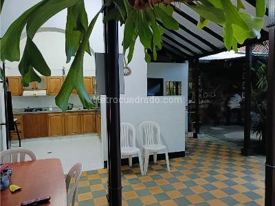 Casa de 5 alcobas en venta en Los Naranjos, Itagüí, 377 m² · foto 6 de 20