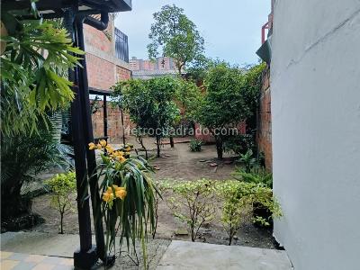 Casa de 5 alcobas en venta en Los Naranjos, Itagüí, 377 m² · foto 10 de 20