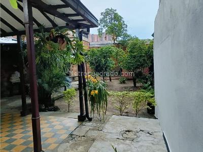Casa de 5 alcobas en venta en Los Naranjos, Itagüí, 377 m² · foto 11 de 20